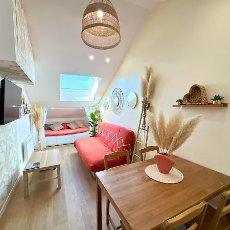 Sous Les Toits De La Digue Apartment