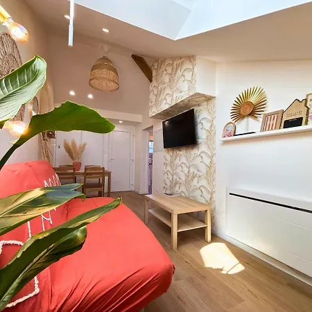 Sous Les Toits De La Digue Apartment *